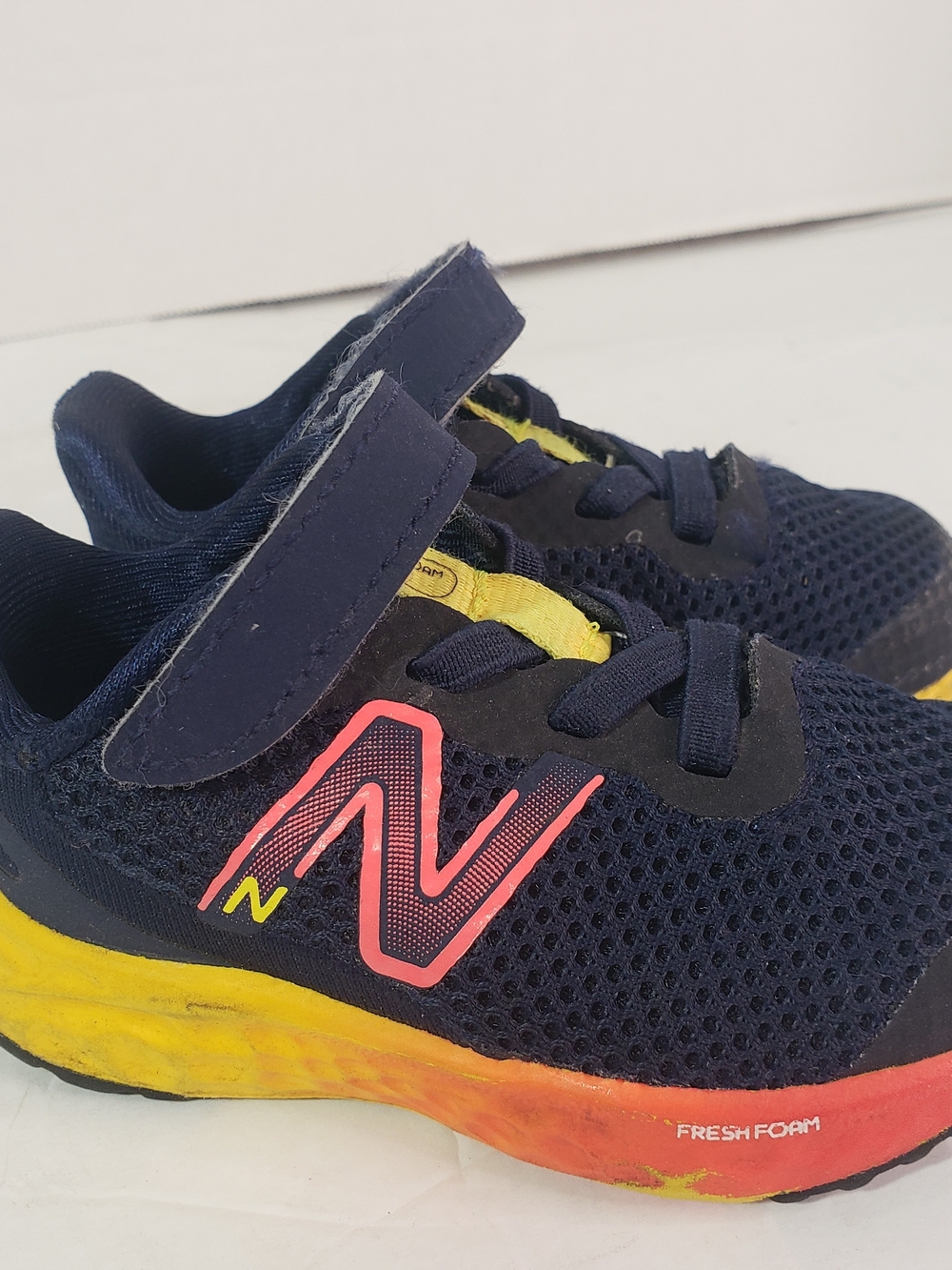 New Balance Kids' Navy & Yellow Fresh Foam Running Shoes Sz: 4 Basketball Runnin
